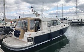 Adelphi B A Delightful 6 Berth Boat