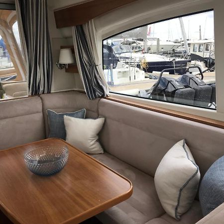 Adelphi B A Delightful 6 Berth Boat Hotel Lymington Exterior photo