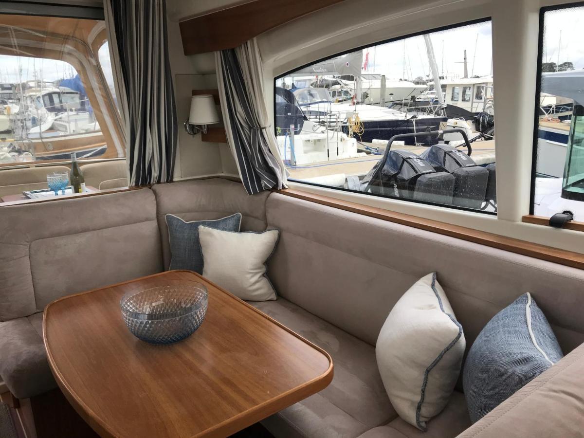 Adelphi B A Delightful 6 Berth Boat Hotel Lymington Exterior photo
