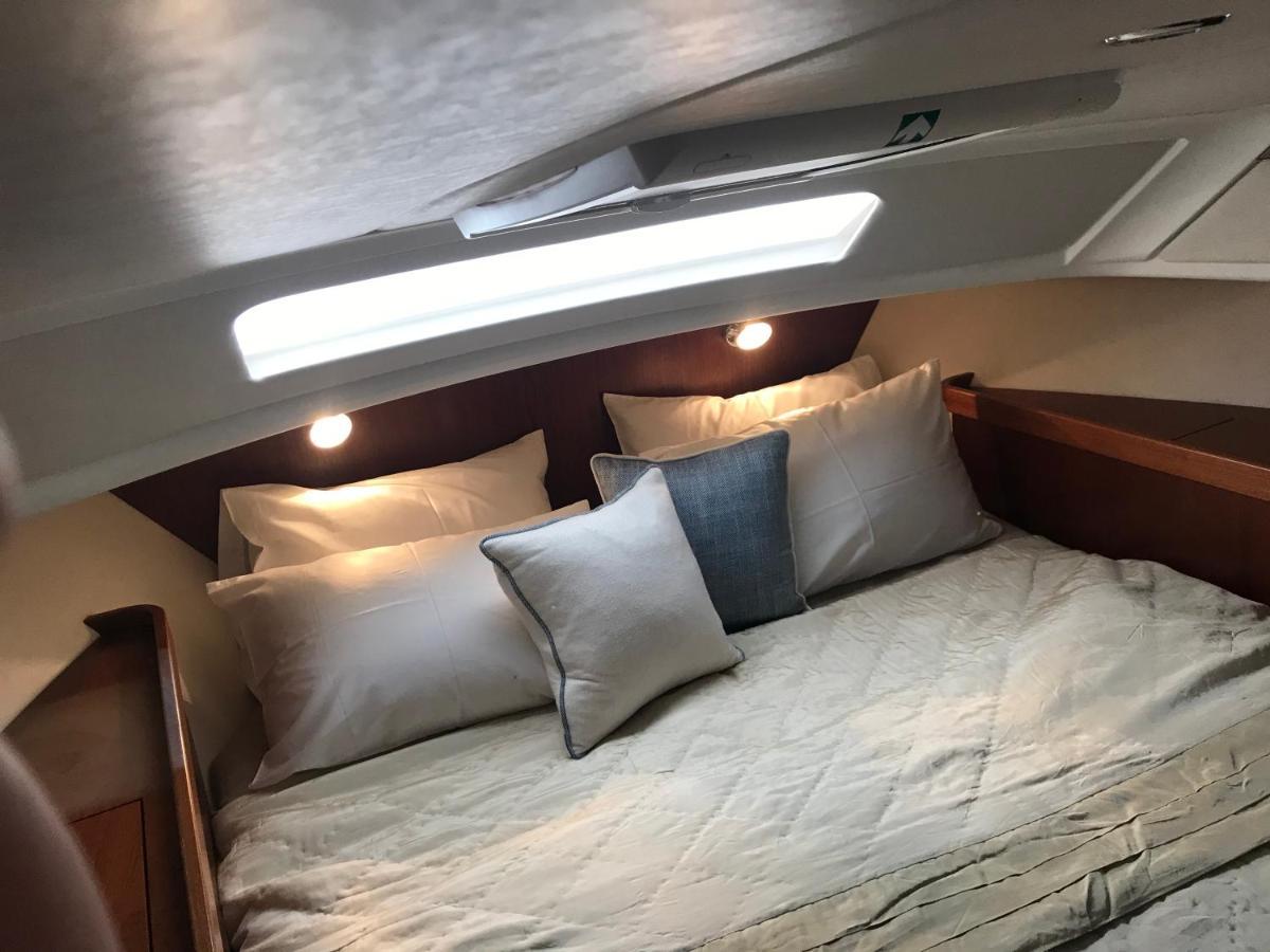 Adelphi B A Delightful 6 Berth Boat Hotel Lymington Exterior photo