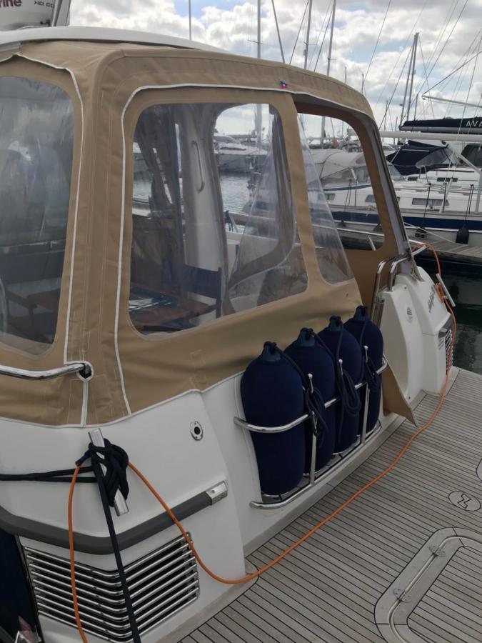 Adelphi B A Delightful 6 Berth Boat Hotel Lymington Exterior photo